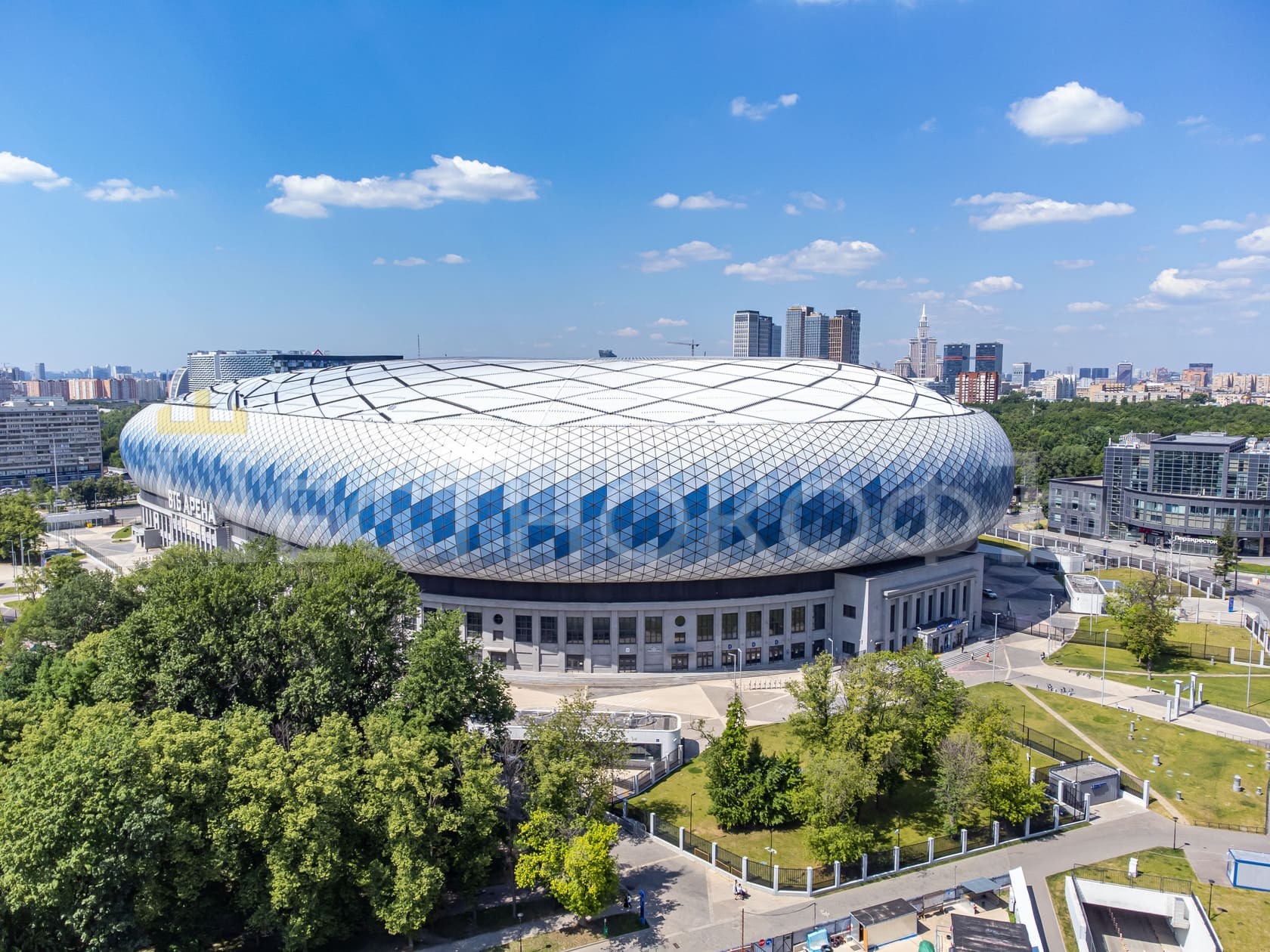 Тороговый центр рядом с ЖК Искра Парк